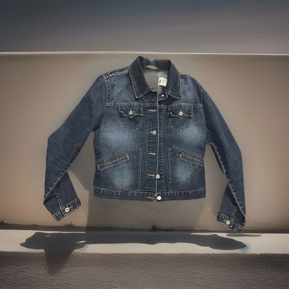 Levi's junior denim trucker jacket size large button front pockets